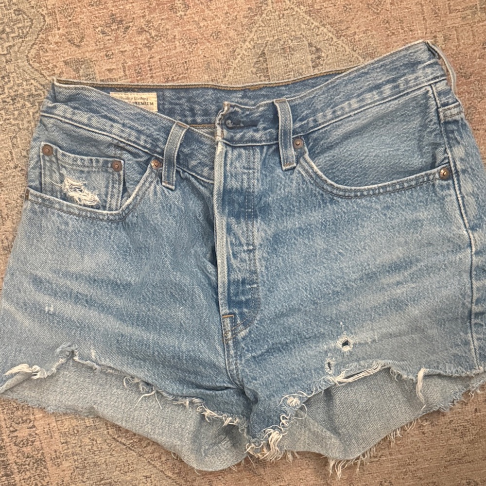 Levi’s 501 shorts 28
